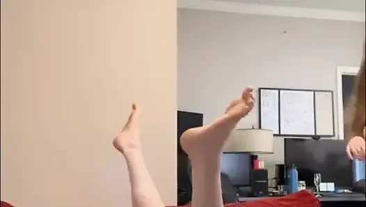 Edepsiz hizmetçiler seksi dörtlü sekste büyük zenci temizliyor