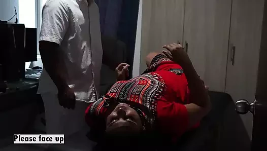 Bu ateşli büyük göt için masaj ve sikiş