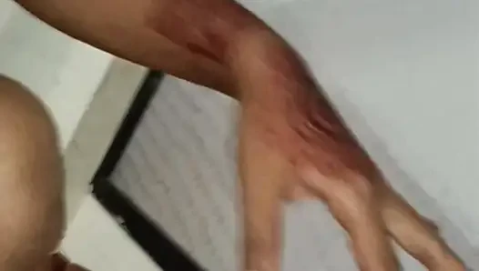 Karı koca sigara içiyor ve seksi kızı sikiyor