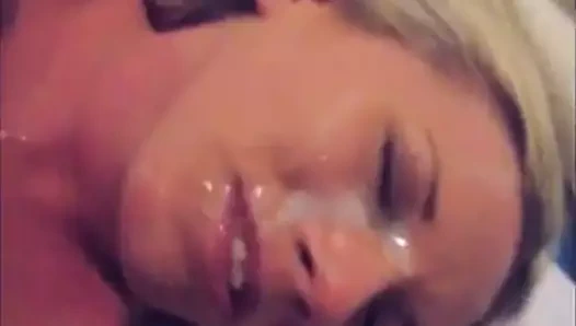 Meyve suyumu göz yuvalarına atıyorum