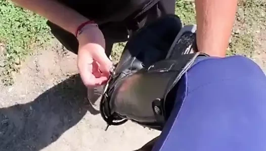 Metresi için damat kölesi.