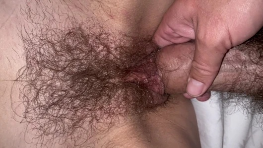 Disko partisinden sonra otel odasında karısının kıllı amını kalın spermle dölleye kadar sikiyor