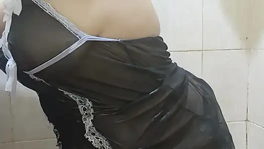 Genç bir kız okula geri dönüyor