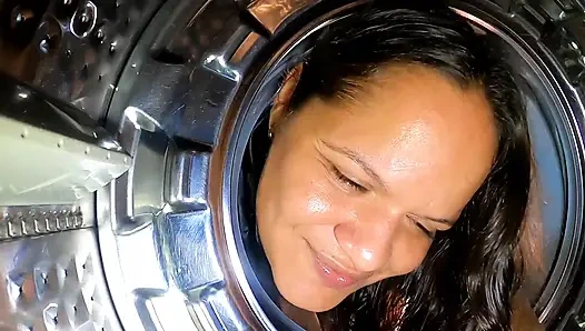 Çamaşır makinesine sıkıştım siyah yaraklı üvey oğlum benden faydalandı ve sikti