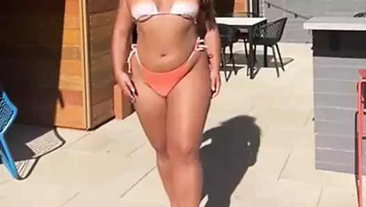 Ayesha Perry için bir kez daha hazırız