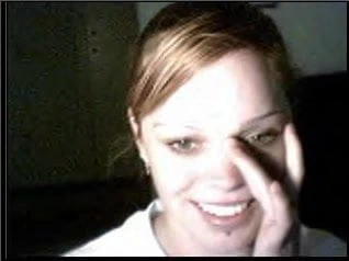 sevimli sarışın yanıp söner onu göğüsleri