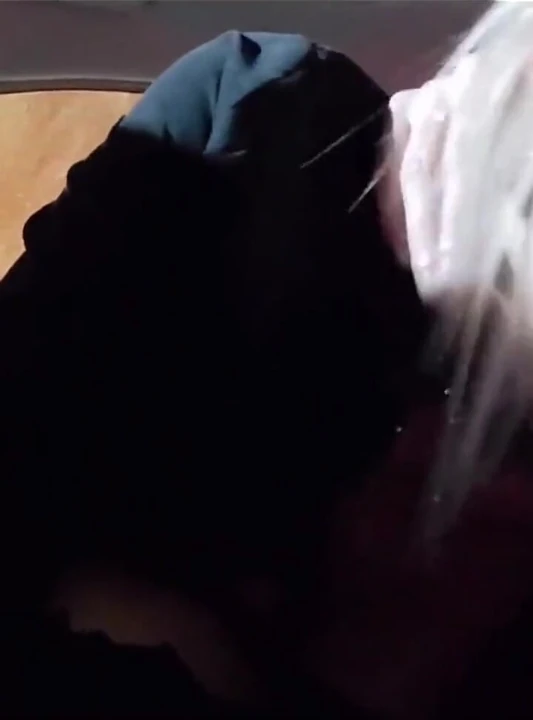 Teşhir, parti ve yarak emiyor