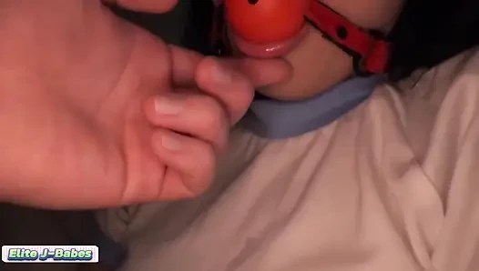 Sevimli kız bir aşk otelinde gizli buluşma, arzuyla sırılsıklam, derinlere istiyor!
