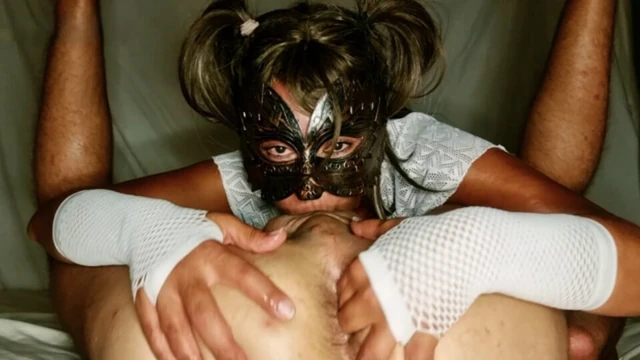 Секс стал еще лучше с разницей более чем в 20 лет, я обожаю его сперму и засовывать ее ему в анус 💦.