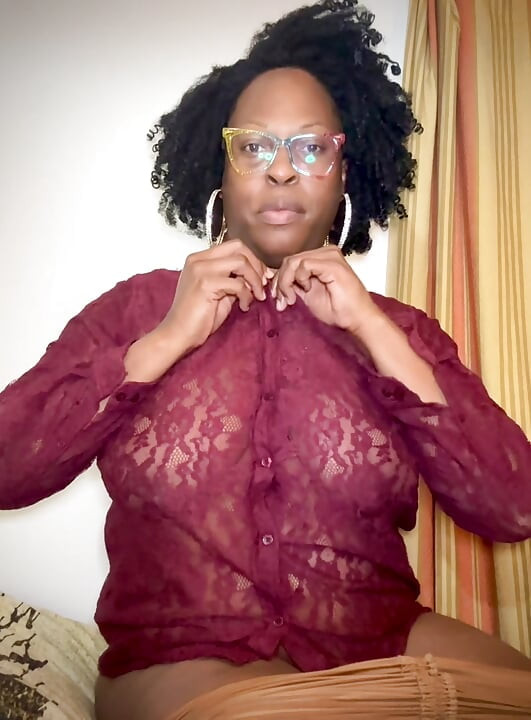 EBONY COUGAR HARD_KANDI GETTING NAKED