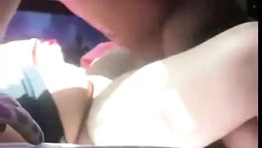 Une longue bite black demonte une salope ronde