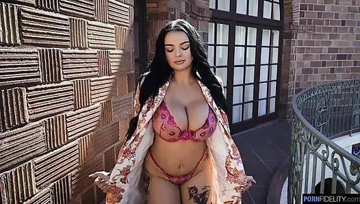 Payton Preslee'nin büyük göğüsleriyle parti