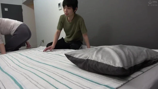 Ona masaj yaparken pantolonumu indiriyorum... - part.1