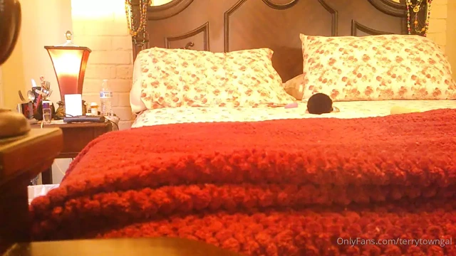 Terrytowngal, nine götüyle oynuyor, sonra şişman amcığı