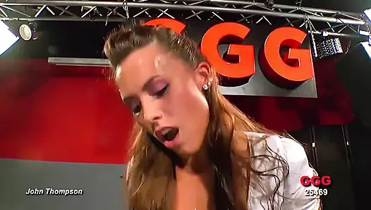 Ggg John Thompson - grup seks fahişesi daha fazla boşalmak için yalvarıyor