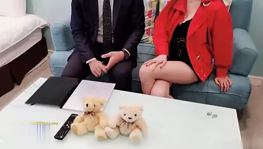 Nehir manzaralı odada güzel kadınlarla seks