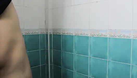 Taylandlı öğrenci okul banyosunda mastürbasyon yapıyor gerçek Taylandlı solo