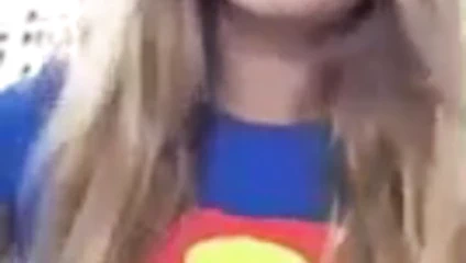 Trisha annabelle sigara içinde süpermen kıyafeti dışında