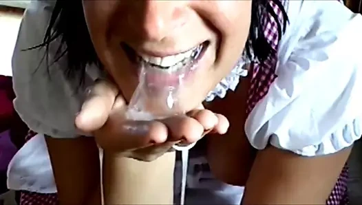 Adam her yere sperm bağışlıyor