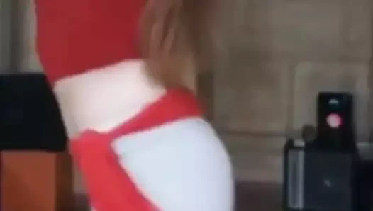 Arap kızı dans ediyor