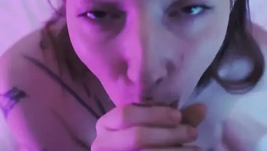 Marianna Mars fotoğraf çekimi sırasında yarak emiyor