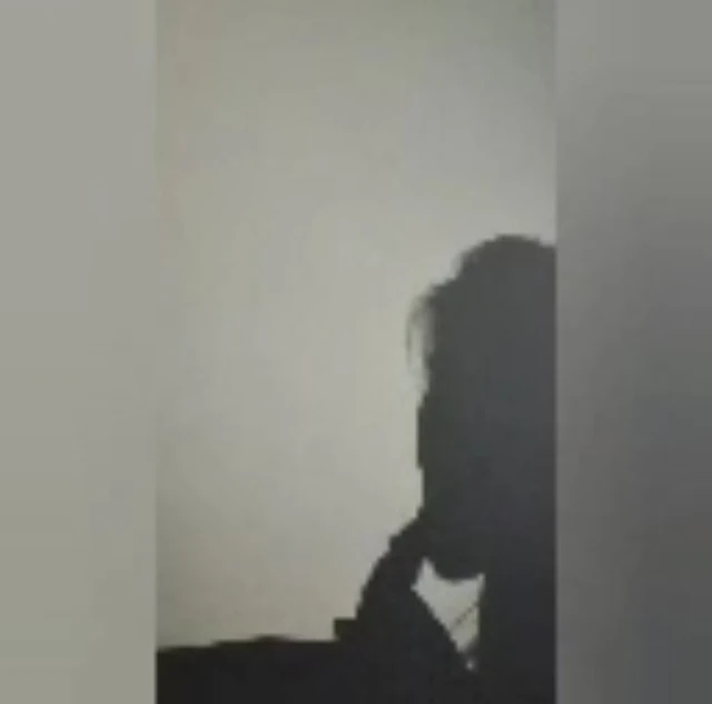 O dinlenirken üvey kardeşimi emerim