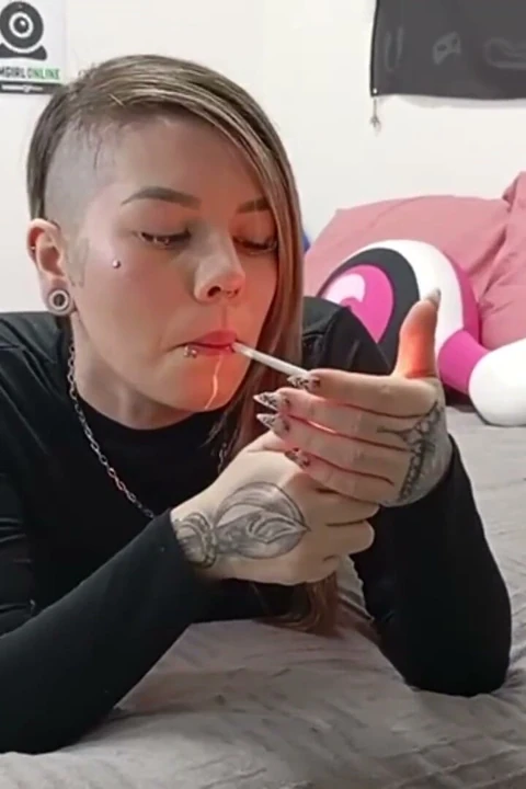Güzel sarışın, yetişkin gibi seks yapıyor