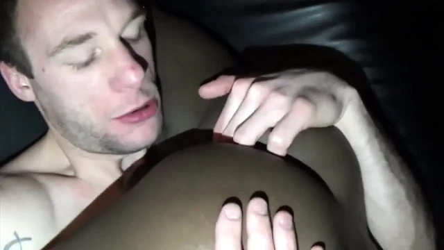 Seksi zenci götü eğlenceli porno için guillaumpe wayne tarafından sikiliyor