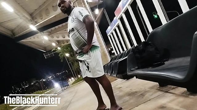 Otobüsleri beklerken heyecanlıyım