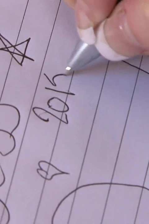 Azgın esmer genç kız üvey babası tarafından sikiliyor
