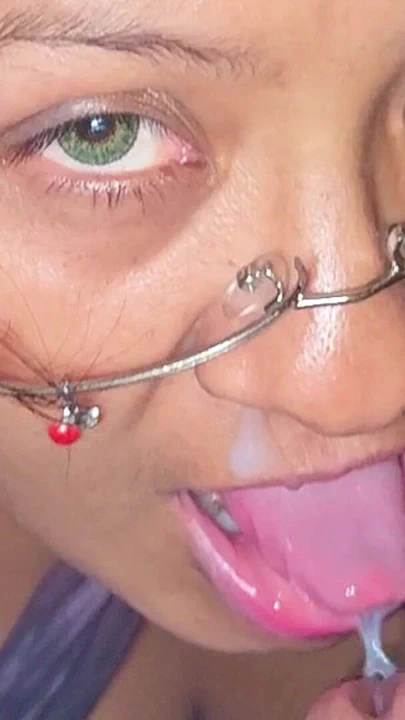 Boşalmak için karnımı kullanıyorum | Klip 2