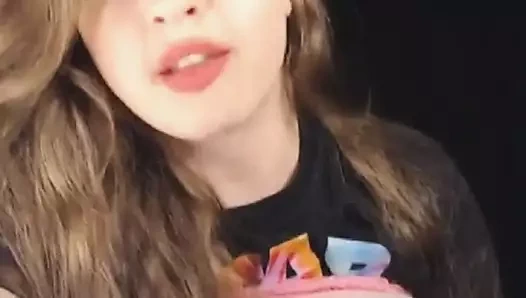 Sıcak kam kız emmek ve anal sikikleri bir yapay penis