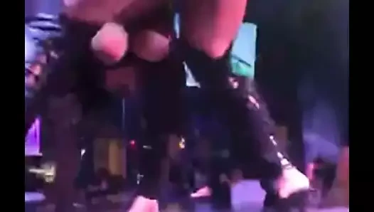 Büyük boobed dallas striptizci