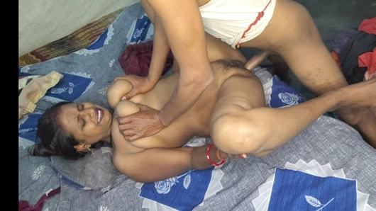 Hintli köylü kız sıkı amcık açık havada xxx video, Hintli köylü ateşli kız seks