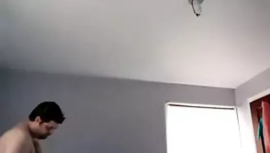 İri güzel kadın boşalana ve sikişene kadar hamile oyuncak