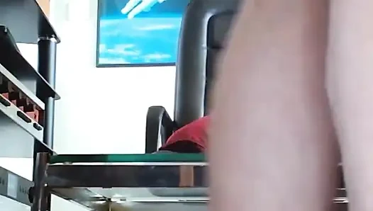 9 inç cam dildoyla oynuyor