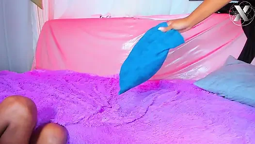 Vagina Aşırı Yemek Var: Dil Islak ve Kremsi Vaginaya Derin Giriyor