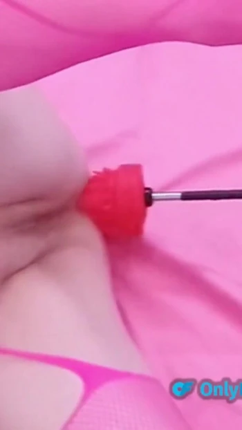 Сногсшибательный момент из "Анальных оргазмов на машине для траха для английской милфы Лизы Эссекс"