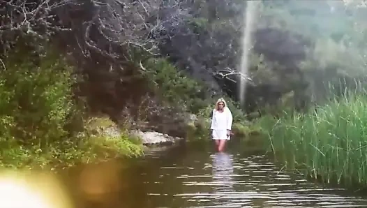 Kızıl kırmızıya sahip sabah danteli