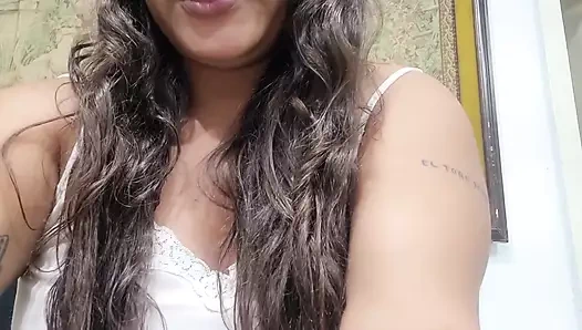 Muzu ateşli amcığıma sokuyorum