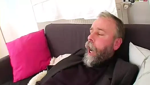 Perverted milf seviyor Başlarken becerdin tarafından iki musluklar içinde ona kıllı kedi içinde sahne 02 itibaren the film casalinghe troie e pelose