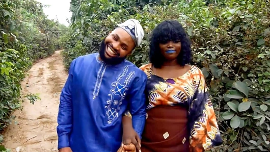 Afrikalı piç kurusu ve evli teyzenin hardcore doggystyle'ı var!