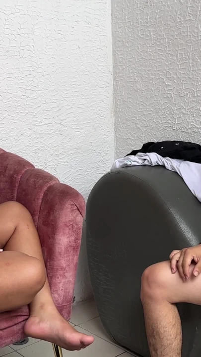 Tombul üvey kız kardeşim taş üzerinde makas kağıdı kaybediyor... Her şeyi alıyorum ve yarağı dibine kadar koyuyorum | Klip 1