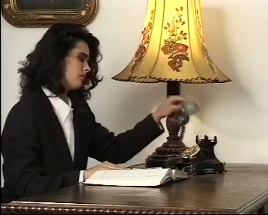 Doyumsuz Angelica Bella ile iki heyecan verici İtalyan sahnesi