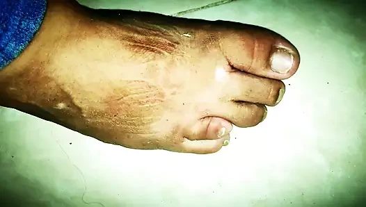 Lil cüce tatlı için gırtlağına kadar almak için uğrayın