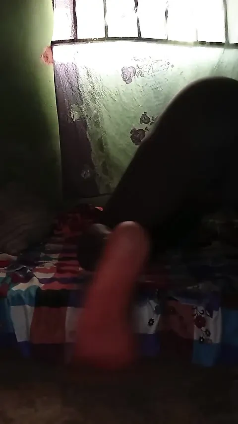 Onu çok fena sikiyor.