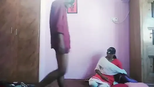 Ev gibi tamil kız romantizmi ve emiyor