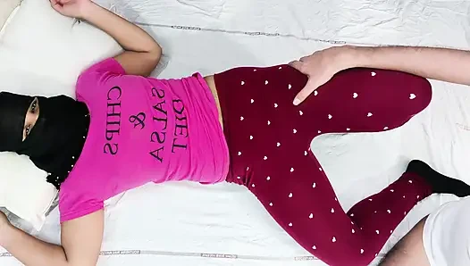 Güzel kız sıkı amcıklı sikişiyor