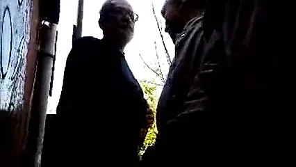 Пожилые люди в возбужденном круизе