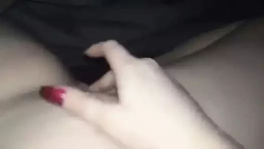 Kız arkadaşım benim gelmemi bekliyor.